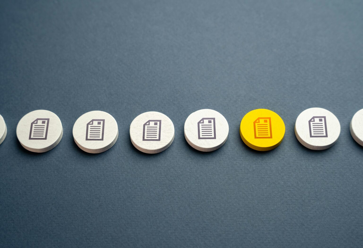 Comment gérer et sécuriser vos données personnelles en ligne ? Documents and online registers. Registration and data search in archives.