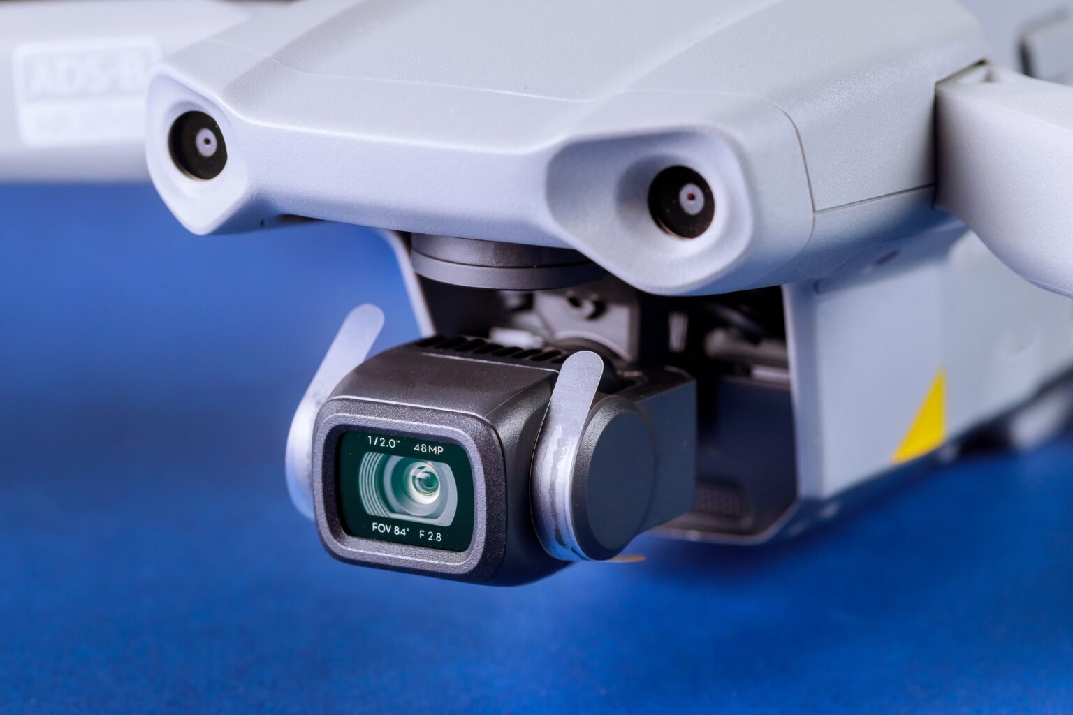 DJI Air 3 : Une Révolution dans le Monde des Drones de Loisir Los Angeles CA US 16 MAY 2020: New DJI Mavic Air 2 drone by DJI with 4K 60FPS HDR camera