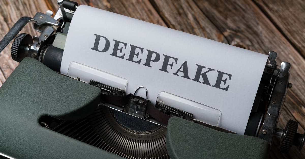 découvrez le phénomène des deepfakes : cette technologie révolutionnaire qui utilise l'intelligence artificielle pour créer des vidéos ultra-réalistes, capable de tromper les yeux les plus avertis. explorez ses applications, ses implications éthiques et ses enjeux dans notre société moderne.