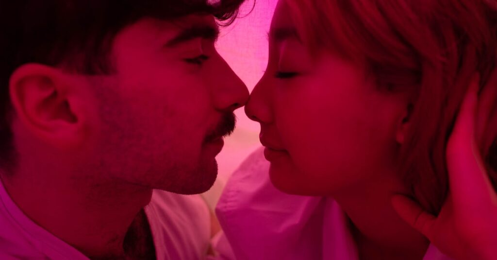 découvrez tout sur la latence, un concept crucial en informatique et en télécommunications. apprenez comment la latence impacte les performances des réseaux et des applications, et explorez des solutions pour l'optimiser.