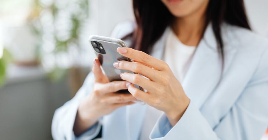 découvrez openid connect, un protocole d'authentification moderne qui simplifie la gestion des identités en permettant aux utilisateurs de se connecter à plusieurs services en toute sécurité avec un seul identifiant. apprenez-en davantage sur ses avantages et son fonctionnement.