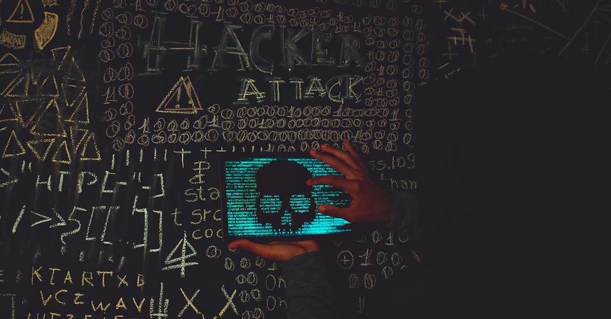 découvrez ce qu'est un malware, ses différentes formes, comment il infecte vos appareils et les meilleures pratiques pour vous en protéger efficacement.