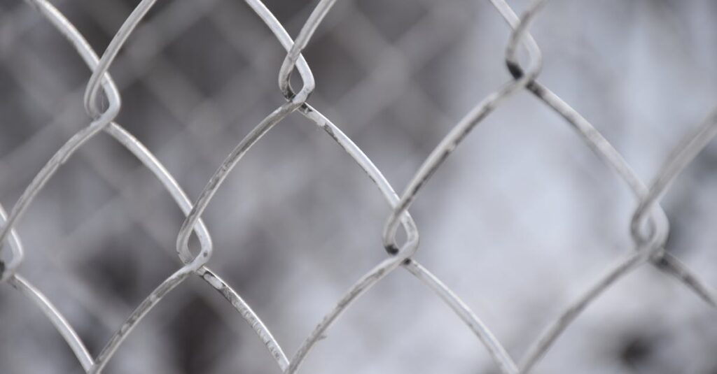 découvrez ce qu'est le network perimeter : les méthodes, outils et bonnes pratiques pour sécuriser les frontières de votre réseau informatique contre les menaces externes et internes.